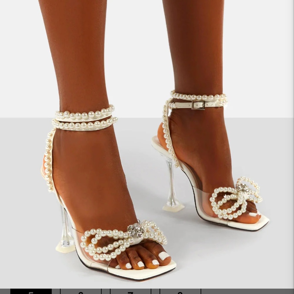 Pearl bow sandals